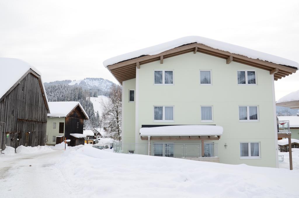 Apartment Haus Van Der Leij Russbach am Pass Gschütt Exterior foto