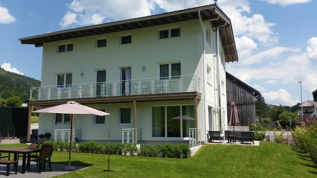 Apartment Haus Van Der Leij Russbach am Pass Gschütt Exterior foto